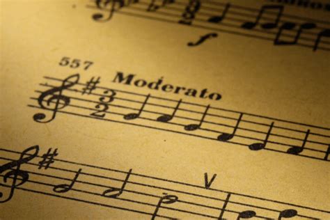 What Does Moderato Mean in Music? Exploring the Tempo and Its Artistic Implications