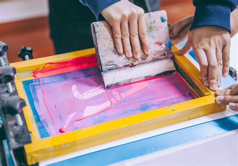 what is silkscreen in art what's the significance of silk screen printing in contemporary art?